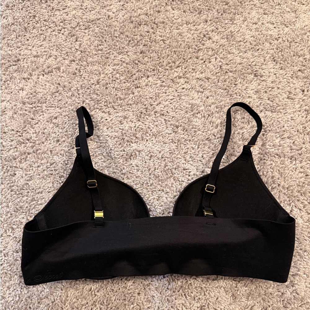 Victoria’s Secret incredible perfect shape black bra - Picture 2 of 4